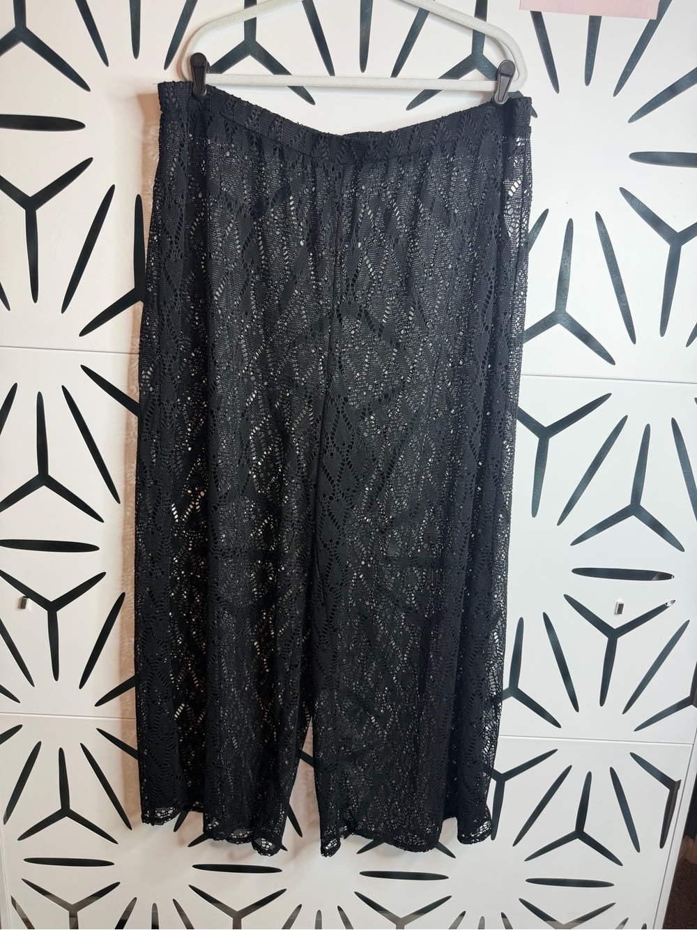 Eloquii Geometric Mesh Wide Leg Cover-Up Pants -black
Size 22/24 - Picture 3 of 7